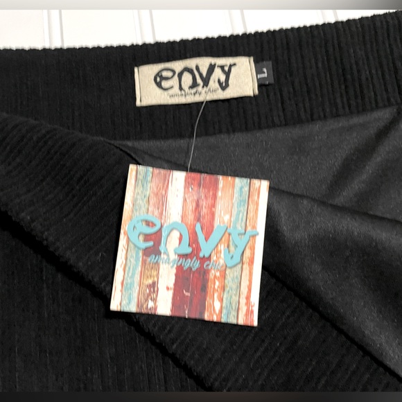 Black Skirt- Size Large - Picture 4 of 4